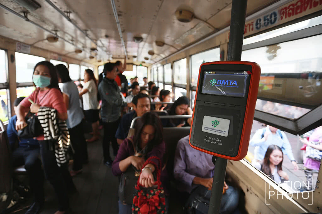 ขสมก.นำระบบ E-Ticket ใช้บนรถโดยสารธรรมดารองรับประชาชนผู้ถือบัตรสวัสดิการแห่งรัฐ ขสมก.นำระบบ E-Ticket ใช้บนรถโดยสารธรรมดารองรับประชาชนผู้ถือบัตรสวัสดิการแห่งรัฐ
