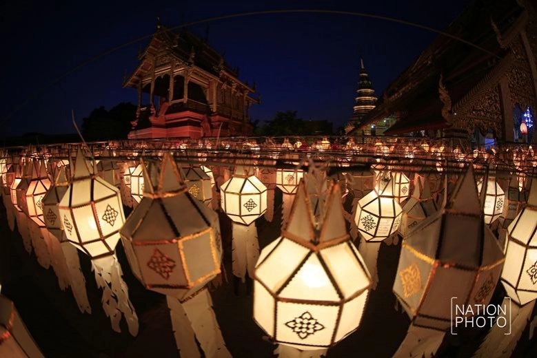 (ภาพชุด)งานยี่เป็ง โคมล้านนาลำพูน