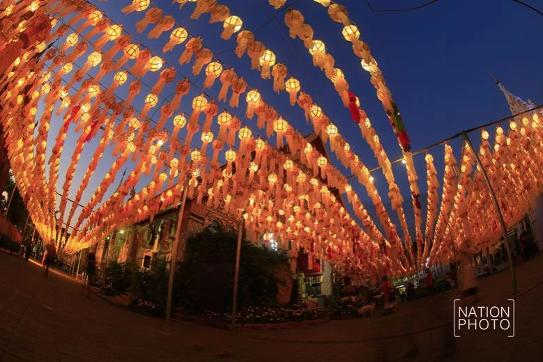 (ภาพชุด)งานยี่เป็ง โคมล้านนาลำพูน