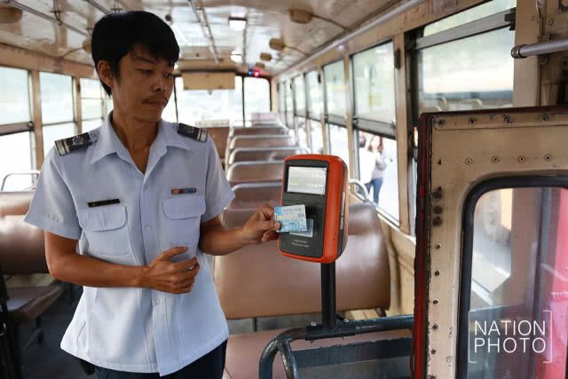 ขสมก.นำระบบ E-Ticket ใช้บนรถโดยสารธรรมดารองรับประชาชนผู้ถือบัตรสวัสดิการแห่งรัฐ