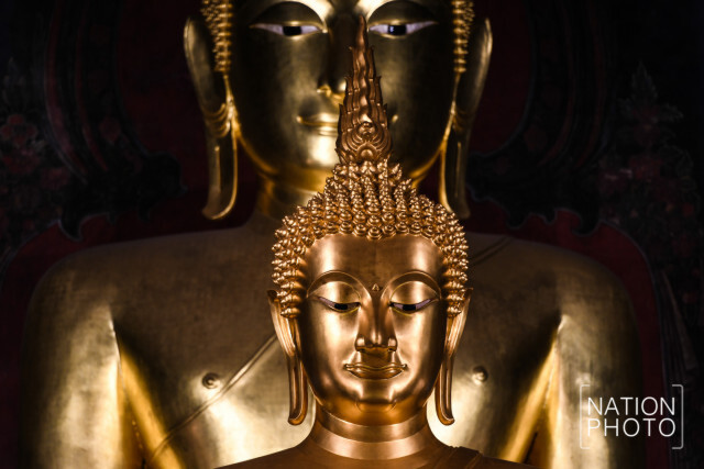 น้ำตาแห่งความอาลัย ของ ปชช.ที่ไปสักการะพระประธานวัดบวร ที่บรรจุพระบรมราชสรีรางคาร ร.9