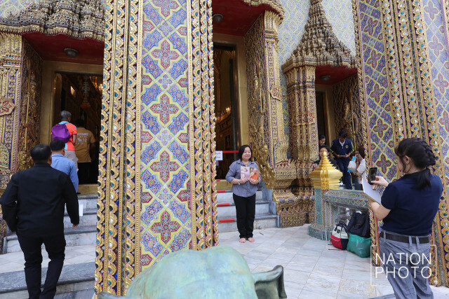 ปชช.เข้าสักการะพระประธานวัดราชบพิธ ที่บรรจุพระบรมราชสรีรางคาร ร.9 ไม่ขาดสาย