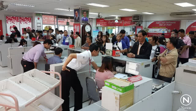 พิษณุโลก-แห่จองเข็มที่ระลึกพระราชพิธีถวายพระเพลิงพระบรมศพ