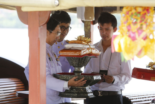 มธ. ร่วมถวายผ้าพระกฐินแรกของในหลวง ร.10