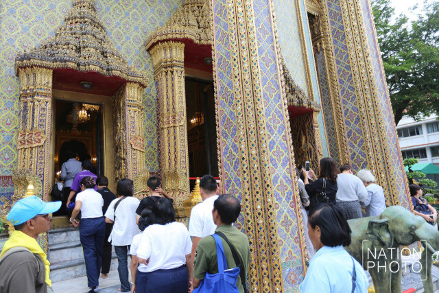 ปชช.เข้าสักการะพระประธานวัดราชบพิธ ที่บรรจุพระบรมราชสรีรางคาร ร.9 ไม่ขาดสาย