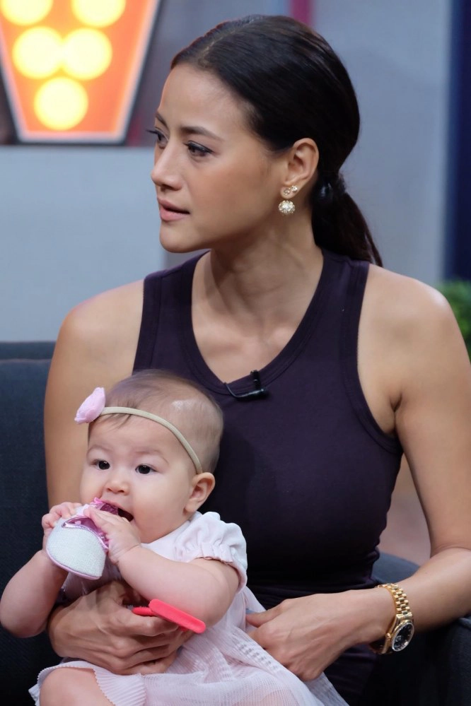 "น้ำฝน" อุ้มลูกสาวออกรายการครั้งแรก! รับ แต่งงานเพราะแม่ป่วย