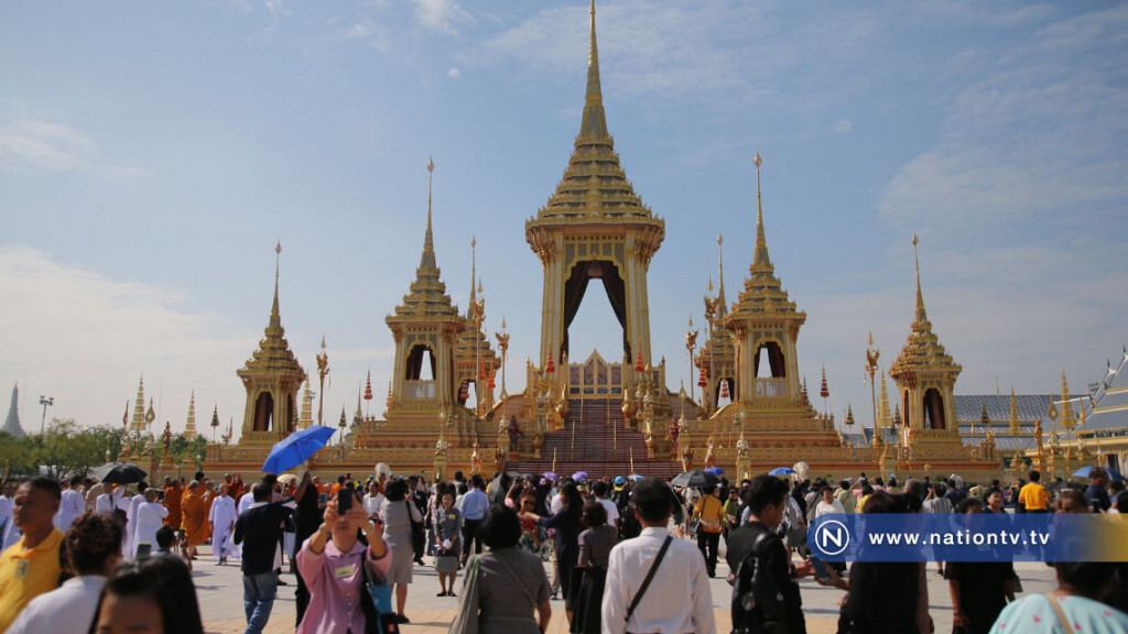 คึกคัก! เปิดให้ปชช.เข้าชมพระเมรุมาศวันแรก คึกคัก! เปิดให้ปชช.เข้าชมพระเมรุมาศวันแรก