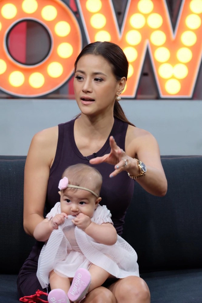 "น้ำฝน" อุ้มลูกสาวออกรายการครั้งแรก! รับ แต่งงานเพราะแม่ป่วย