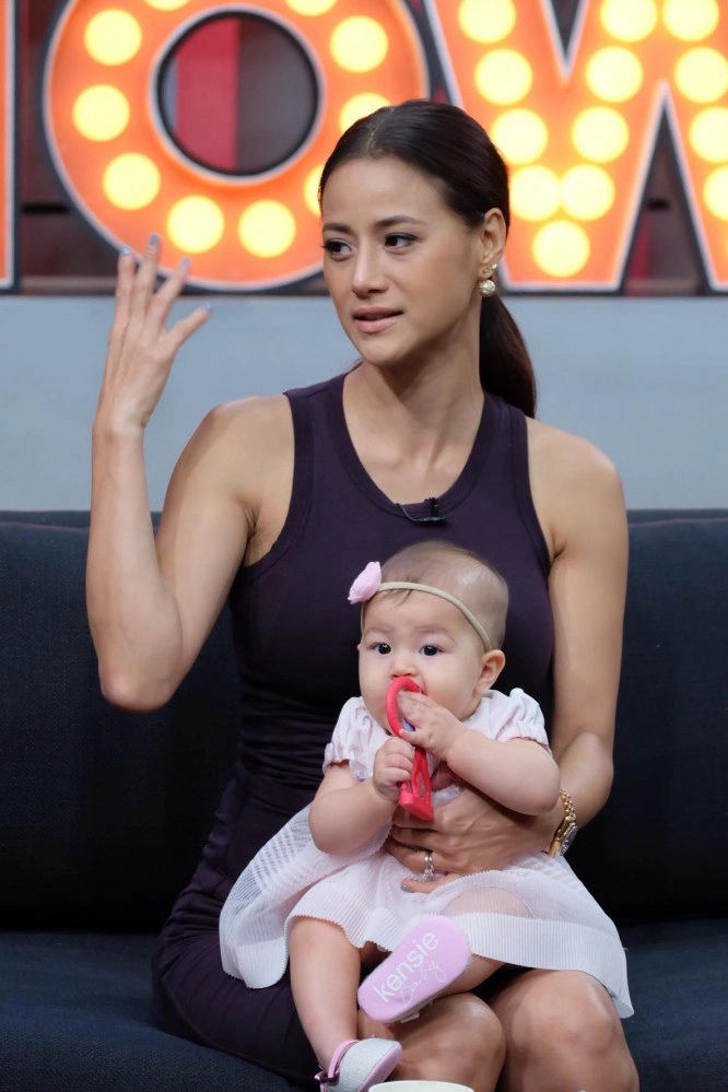 "น้ำฝน" อุ้มลูกสาวออกรายการครั้งแรก! รับ แต่งงานเพราะแม่ป่วย