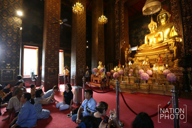 ปชช.เดินทางมาวัดบวรฯกันไม่ขาดสาย
