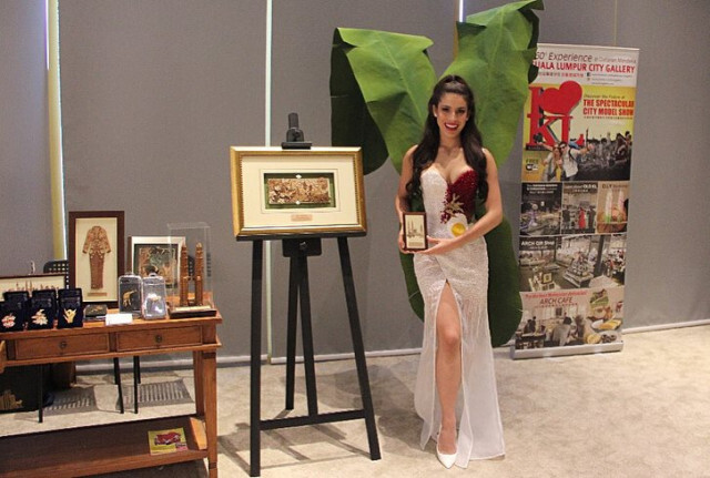 มาเลเซียไอเดียเก๋ เอาอาหารยอดนิยมมาประดับชุดประจำชาติ "Miss Universe"