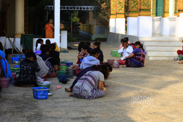 ประเพณีตักบาตรผัก