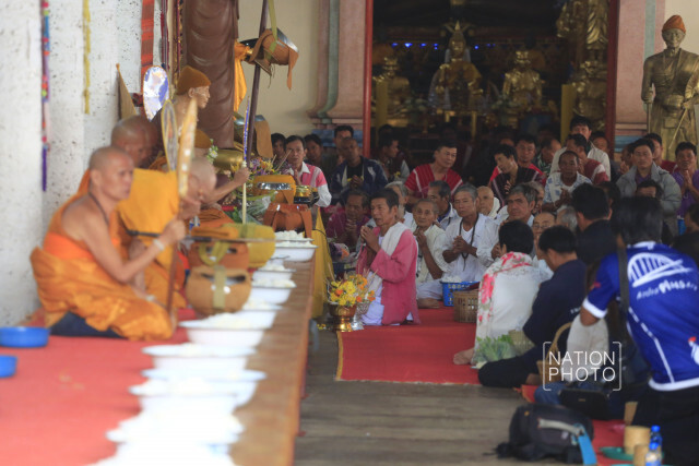 ประเพณีตักบาตรผัก
