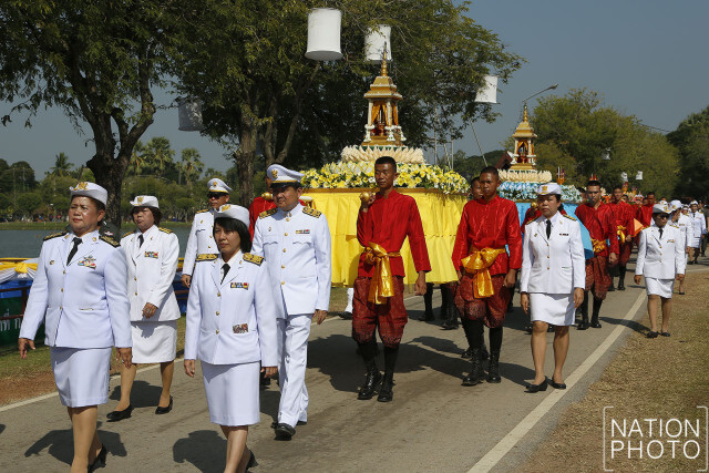 (ภาพชุด)ขบวนแห่อัญเชิญไฟพระฤกษ์และพระประทีปพระราชทาน
