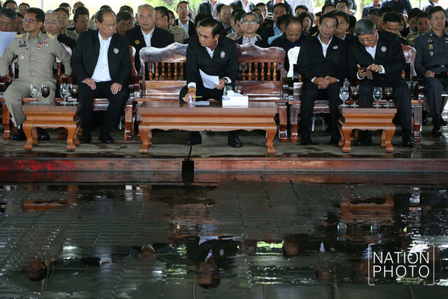 นายกฯ ฝ่าสายฝน ลงพื้นที่นครศรีธรรมราช