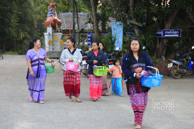 ประเพณีตักบาตรผัก