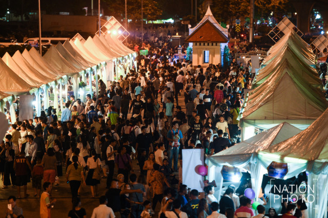 ลอยกระทงใต้สะพานพระราม 8 คึกครื้น!!!