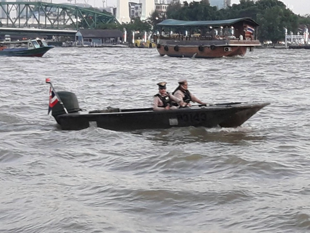 กรมเจ้าท่าปล่อยแถวเจ้าหน้าที่ปฎิบัติงานเรือตรวจการณ์และเรือรักษาการณ์ ในคืนวันลอยกระทง ประจำปี 2560