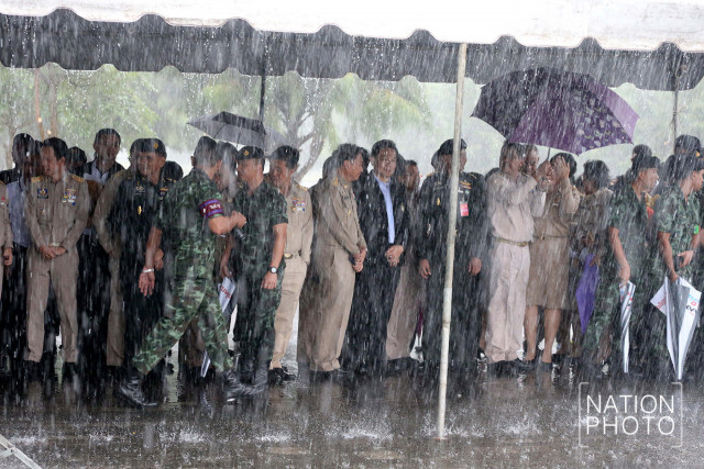 นายกฯ ฝ่าสายฝน ลงพื้นที่นครศรีธรรมราช