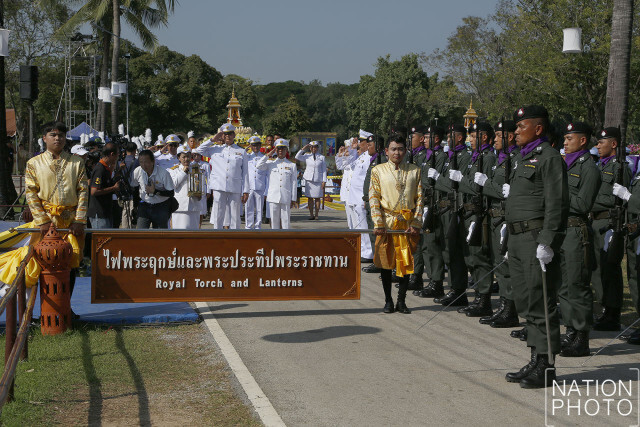 (ภาพชุด)ขบวนแห่อัญเชิญไฟพระฤกษ์และพระประทีปพระราชทาน