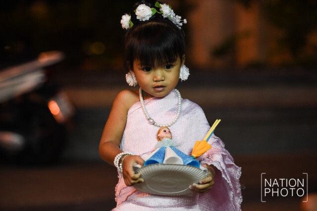 ลอยกระทงใต้สะพานพระราม 8 คึกครื้น!!!