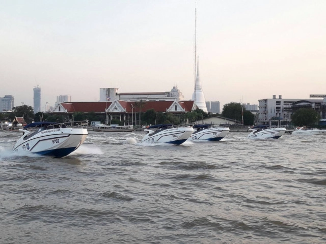 กรมเจ้าท่าปล่อยแถวเจ้าหน้าที่ปฎิบัติงานเรือตรวจการณ์และเรือรักษาการณ์ ในคืนวันลอยกระทง ประจำปี 2560