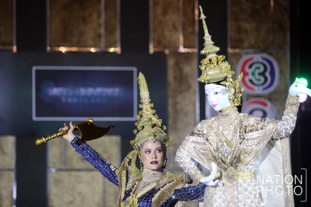 งามอย่างไทย! เปิดตัวชุดราตรี - ชุดประจำชาติ มิสยูนิเวิร์สไทยแลนด์ 2017