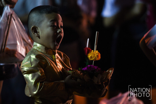 ลอยกระทงใต้สะพานพระราม 8 คึกครื้น!!!