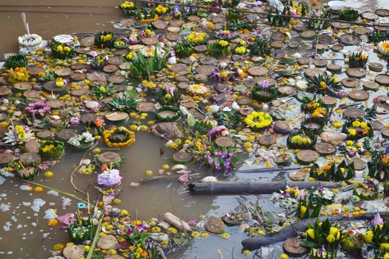 เร่งทำความสะอาด"กระทง"ริมฝั่งแม่น้ำน่าน