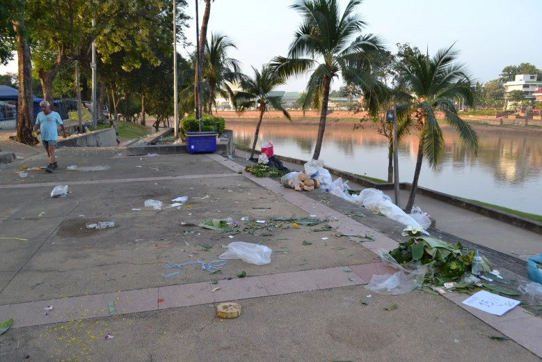 เร่งทำความสะอาด"กระทง"ริมฝั่งแม่น้ำน่าน