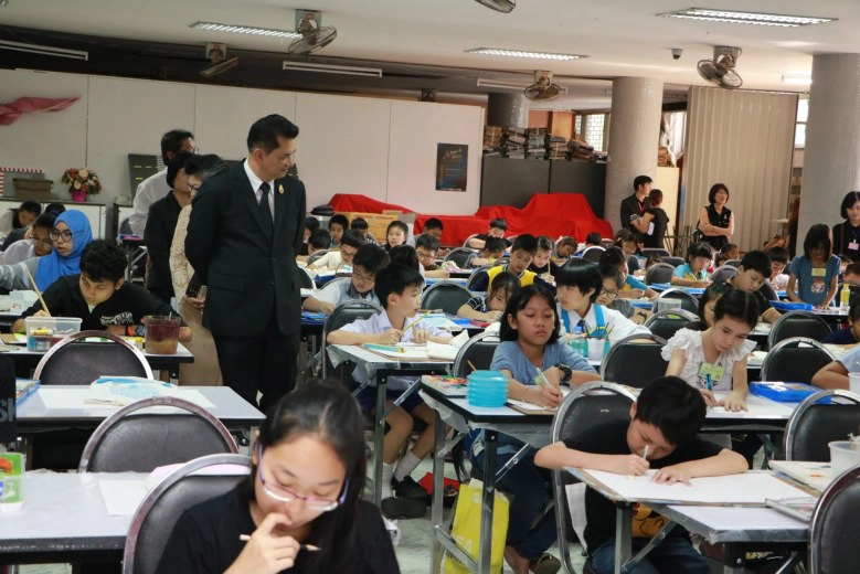 กวดวิชาออนไลน์ ตอบโจทย์เด็กไทยยุดดิจิตอล