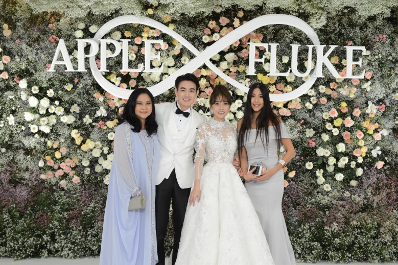 คนบันเทิงร่วมยินดี "ฟลุค"  จูงมือ "แอปเปิ้ล"  ฉลองวิวาห์หวาน