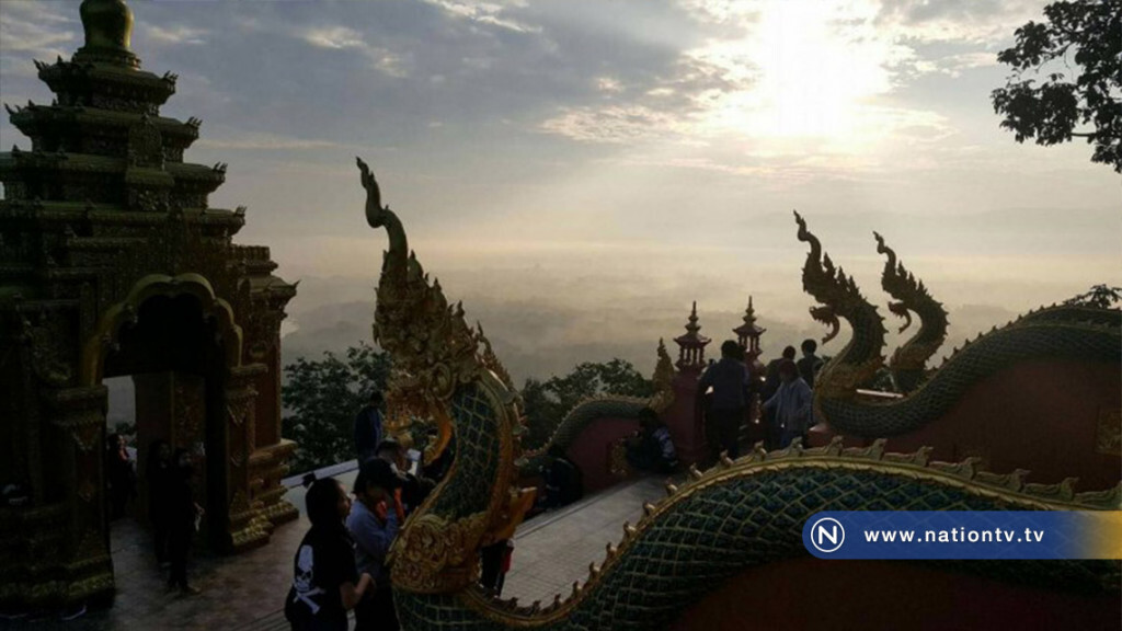 สัมผัสอากาศหนาว! นทท.แห่ชมทะเลหมอก วัดพระธาตุดอยพระฌาน