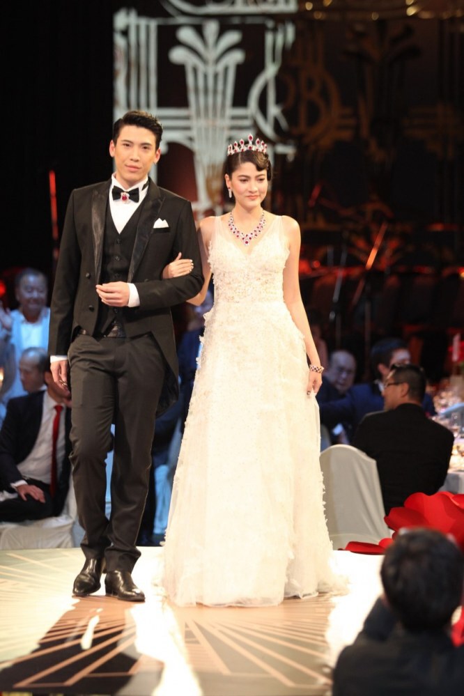 "ป๊อก" เซอร์ไพรส์!! "มาร์กี้" คุกเข่า สวมแหวนทับทิมสยามประเมินค่าไม่ได้