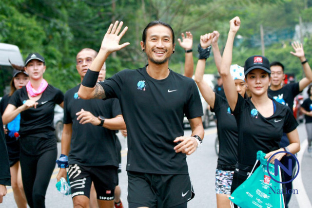 เพราะเป็นคนมีชื่อเสียง
และเพราะเป็น "ตูน บอดี้สแลม"