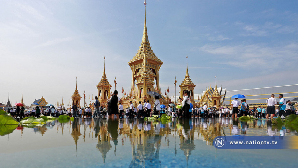 (ภาพชุด)ปชช.เข้าชมนิทรรศการพระเมรุมาศแน่นขนัด! (ภาพชุด)ปชช.เข้าชมนิทรรศการพระเมรุมาศแน่นขนัด!