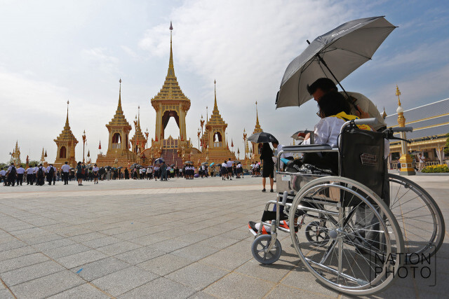 (ภาพชุด)ปชช.เข้าชมนิทรรศการพระเมรุมาศแน่นขนัด!
