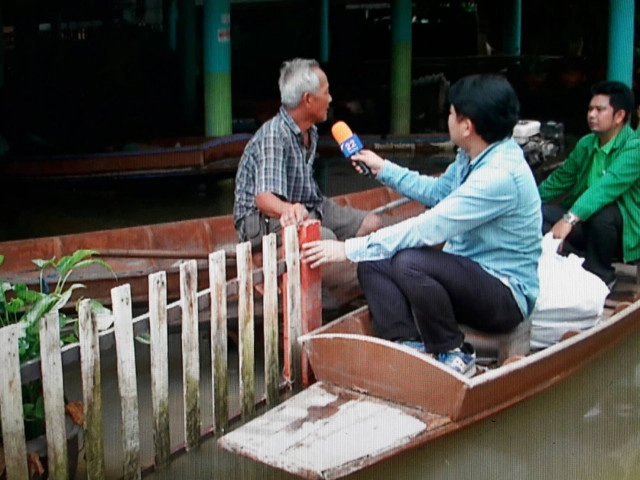 6 ตำบลใน อ.บางปะอิน ยังอ่วม น้ำท่วมขังนานนับเดือน  ส่งกลิ่นเน่าเหม็น