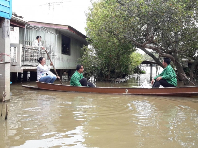 6 ตำบลใน อ.บางปะอิน ยังอ่วม น้ำท่วมขังนานนับเดือน  ส่งกลิ่นเน่าเหม็น