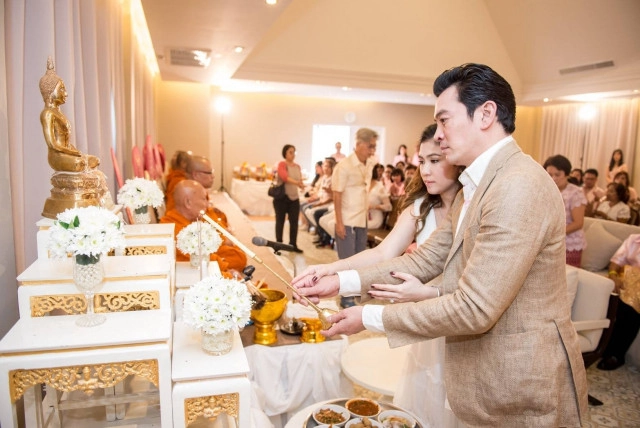 เป็นภาพที่น่ายินดี! พิธีแต่งงาน "ชาคริต - แอน" แบบเรียบง่าย