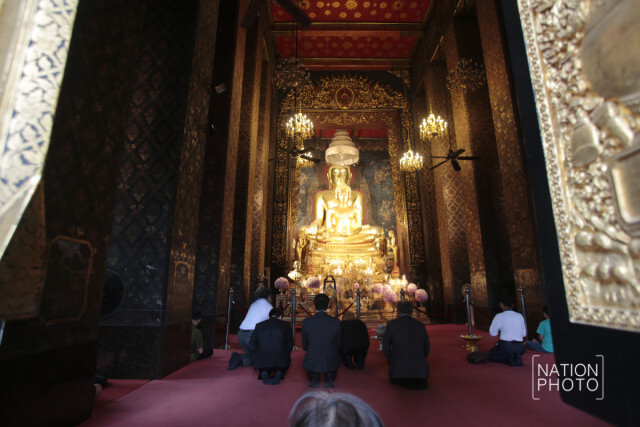 ประชาชนเข้ากราบพระบรมราชสรีรางคารที่วัดบวรนิเวศ