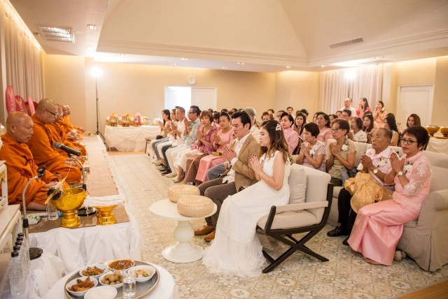 เป็นภาพที่น่ายินดี! พิธีแต่งงาน "ชาคริต - แอน" แบบเรียบง่าย