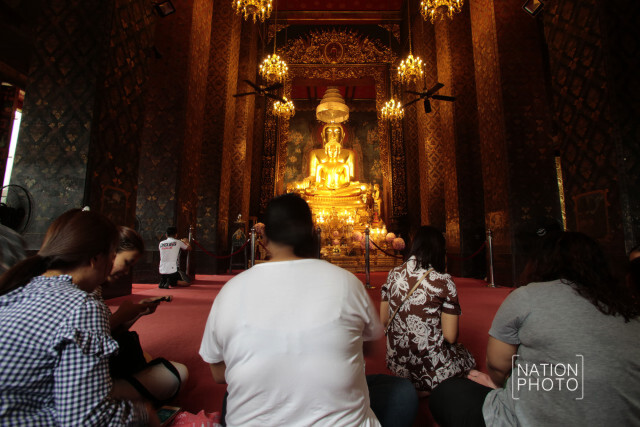 ประชาชนเข้ากราบพระบรมราชสรีรางคารที่วัดบวรนิเวศ