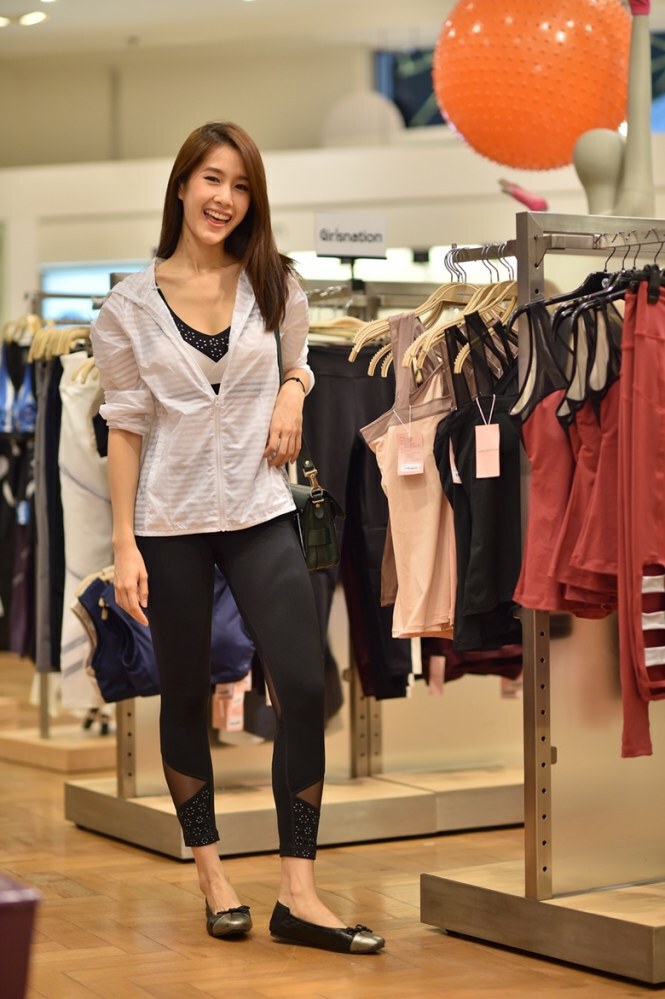 เอาใจสาวๆ เลือกชุดออกกำลังกายให้ปัง!