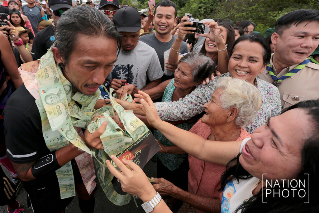 (ภาพชุด) ตูนวิ่ง ก้าวคนละก้าว วันที่ 9 
เตรียมเข้า อ.หัวไทร จ.นครศรีธรรมราช