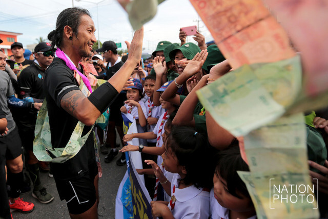 (ภาพชุด) ตูนวิ่ง ก้าวคนละก้าว วันที่ 9 
เตรียมเข้า อ.หัวไทร จ.นครศรีธรรมราช