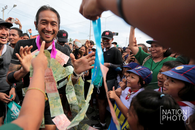 (ภาพชุด) ตูนวิ่ง ก้าวคนละก้าว วันที่ 9 
เตรียมเข้า อ.หัวไทร จ.นครศรีธรรมราช