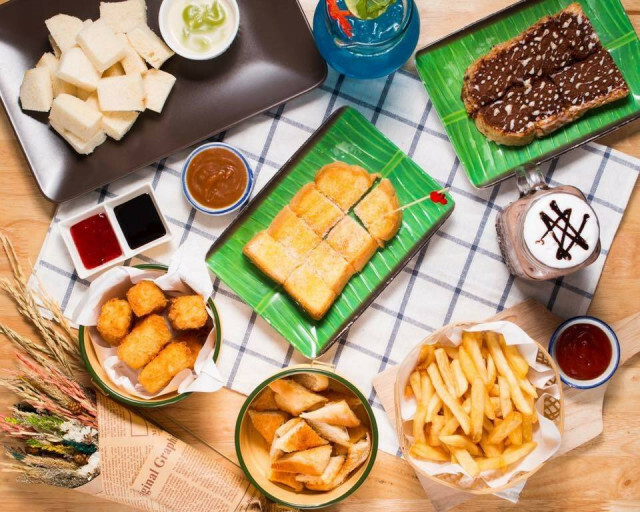 "บ้านนมเสาชิงช้า"
ปักหมุดร้านนมแบบกันเอง