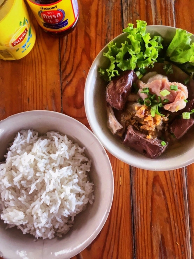 "ขาหมูตั๋งโต๊ะ"
ได้กินแล้วจะฟิน