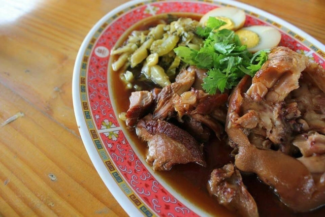 "ขาหมูตั๋งโต๊ะ"
ได้กินแล้วจะฟิน